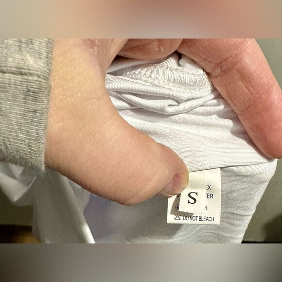 Woman’s Slim Fitted Dress. Size: Small. White. Rouched. Cap Sleeve (94) - Picture 3 of 3